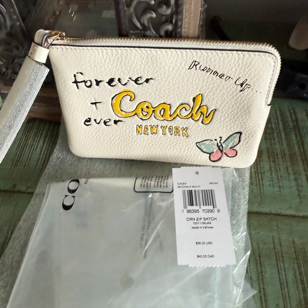 COACH CORNER ZIP WRISTLET WITH SKETCH PRINT:NWT CHALK/MULTI CAQ54
